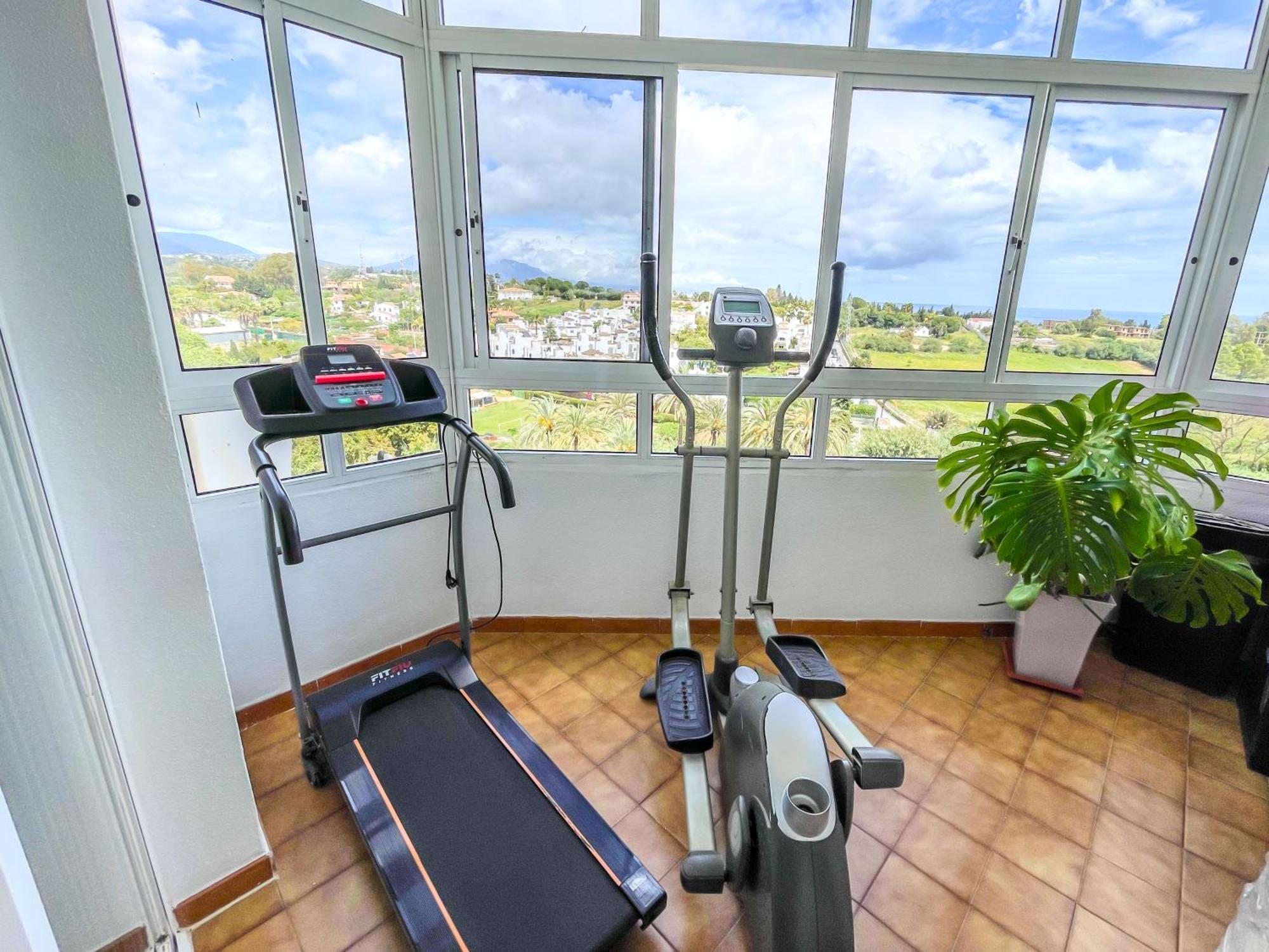 Modern Apartment With Terrace - 2 Min From The Beach Estepona Exterior photo